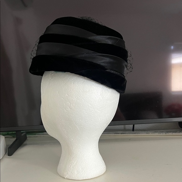 Vintage Black Netting Hat - Picture 5 of 8